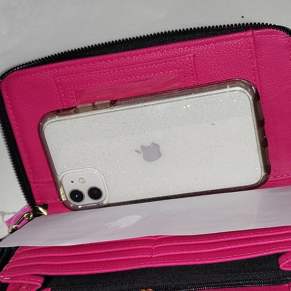 Betsey Johnson Kisses Lips Zip around Wristlet Wallet XOZIP-P Saffiano New - Picture 8 of 10